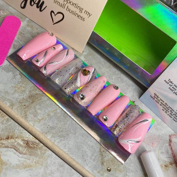 Short Ballerina Pink Press-On Nails 🌸 - Picture 5 of 5